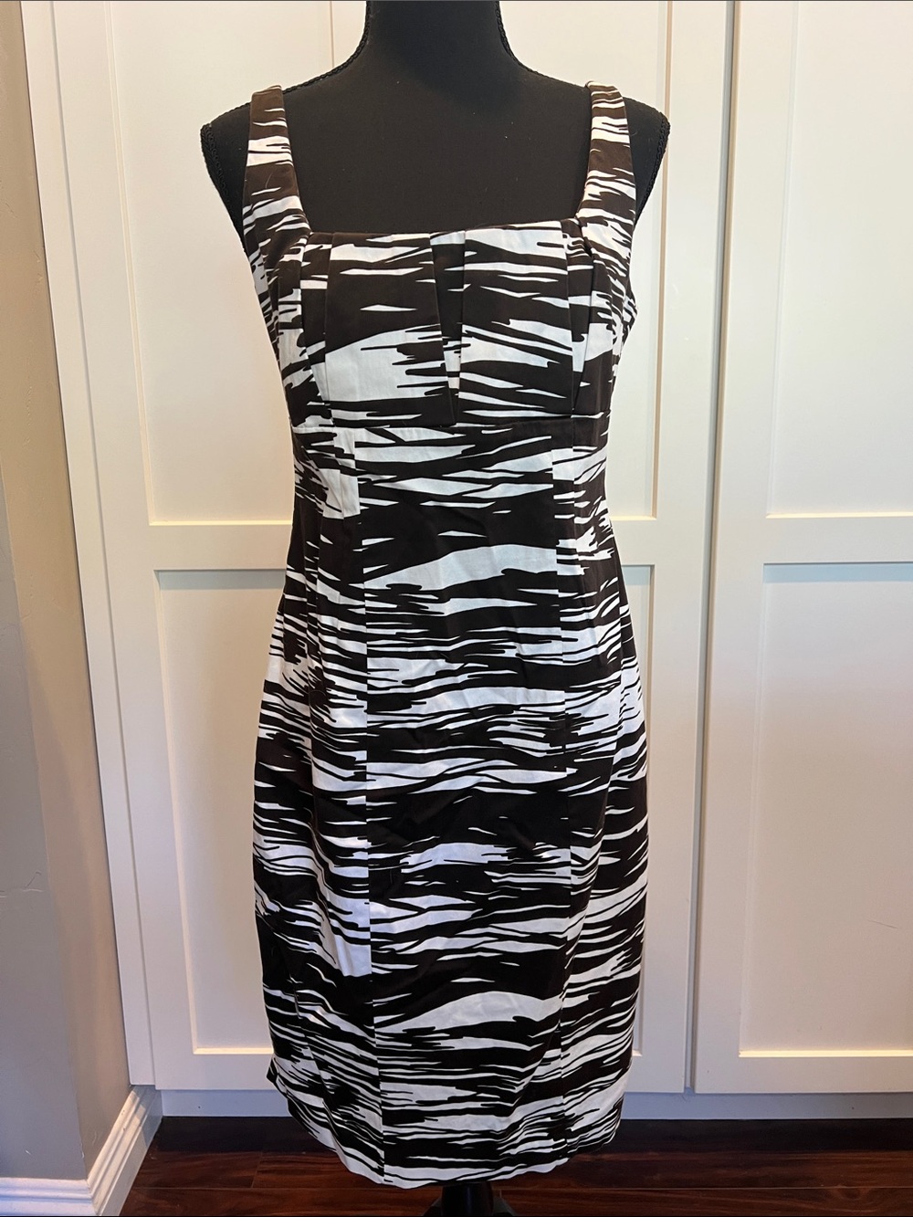 Calvin Klein Abstract Brushstroke Sheath Dress Size 8 Like New Square Neck
